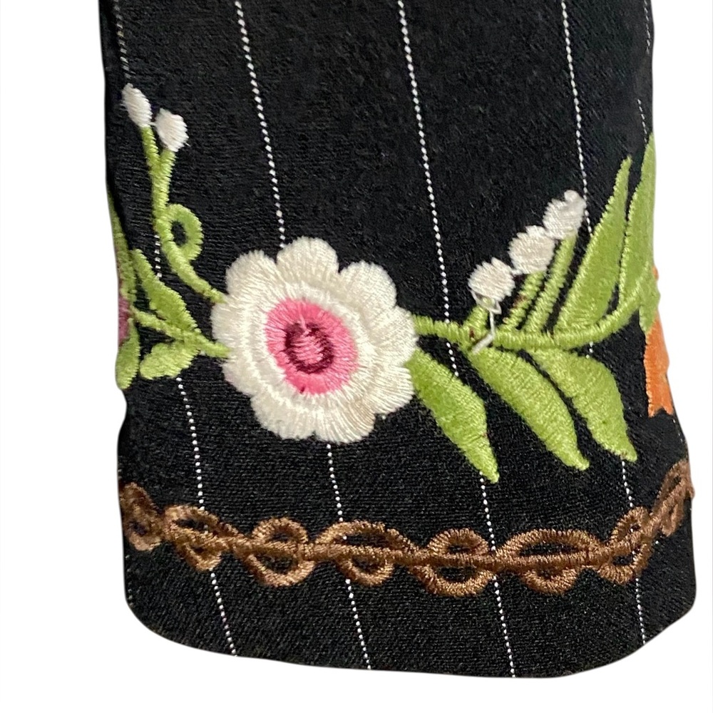 Yank American Pinstripe Blazer With Floral Embroidery On The Front And The Cuffs - Picture 4 of 8